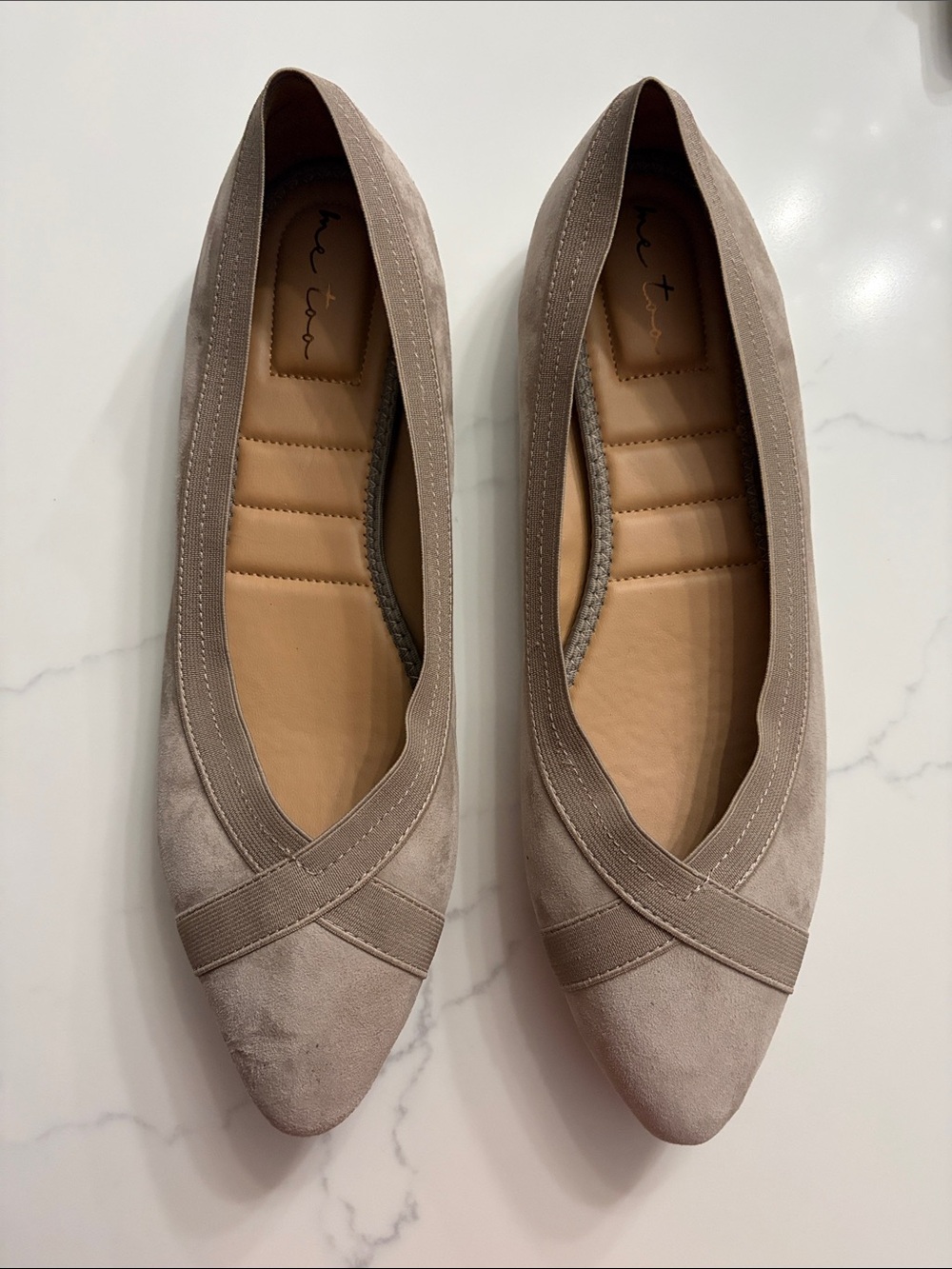 NWOT Me Too Reign Flat in “Taupy Suede”